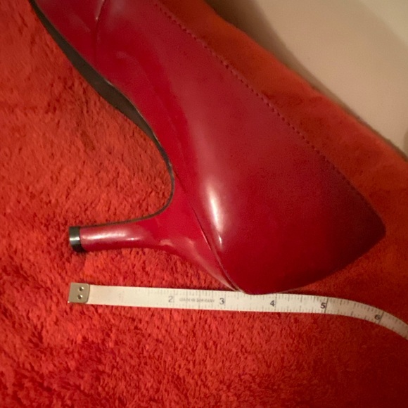 Comfort Plus by Predictions Patent Leather Pump - Picture 9 of 9